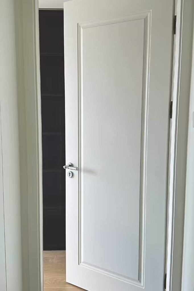 China solid wooden door